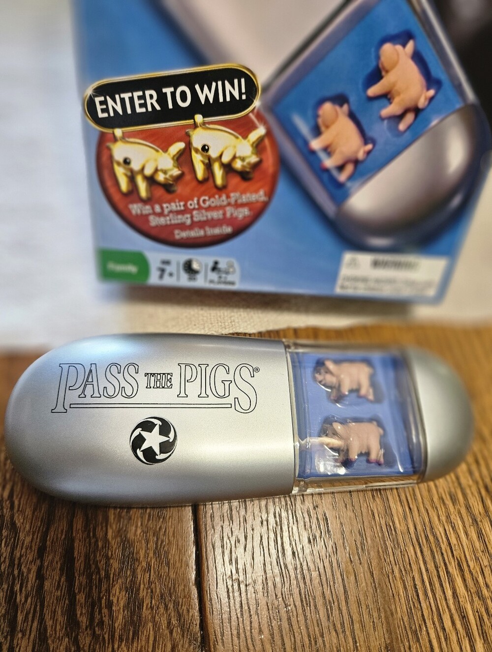 Pass The Pigs Travel Game - Silver with Pink Pig Pieces
